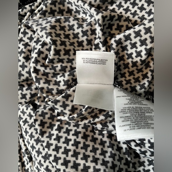 Jones New York - Black & White. Houndstooth Pattern. Jersey Wrap Dress. - Picture 7 of 9